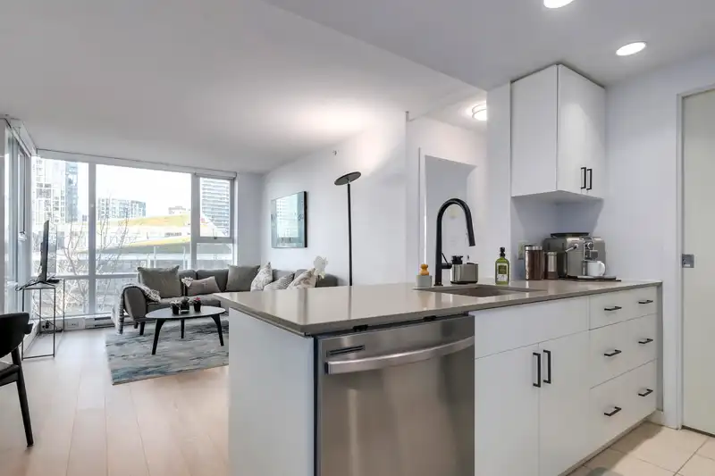 805 550 PACIFIC STREET - photo 2 of 22