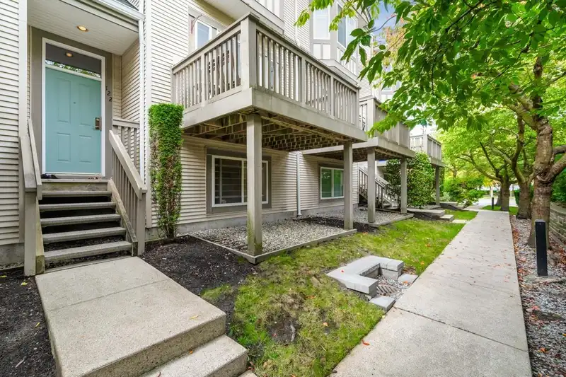 122 3880 WESTMINSTER HIGHWAY - photo 2 of 32