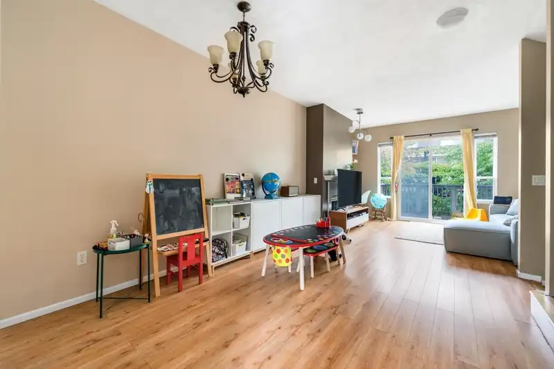 122 3880 WESTMINSTER HIGHWAY - photo 4 of 32