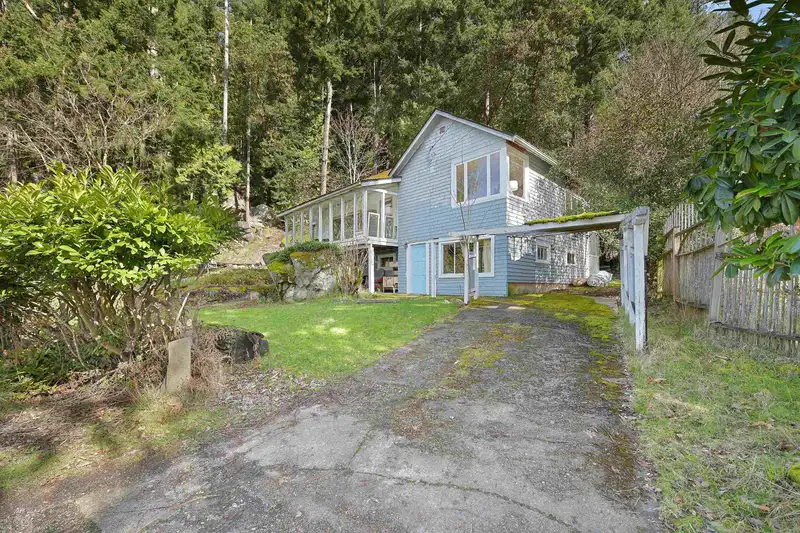 348 GEORGINA POINT ROAD - photo 2 of 40