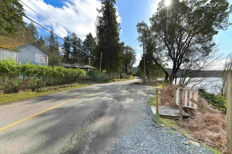 348 GEORGINA POINT ROAD - photo 3 of 40