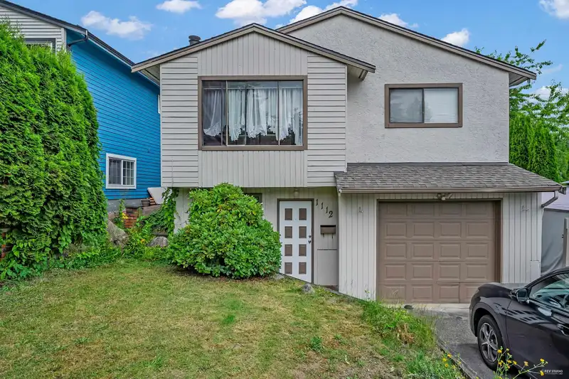 1112 HANSARD CRESCENT - photo 1 of 33