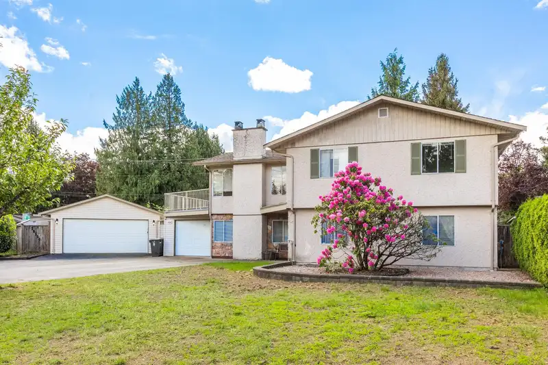 20554 43A AVENUE - photo 2 of 39