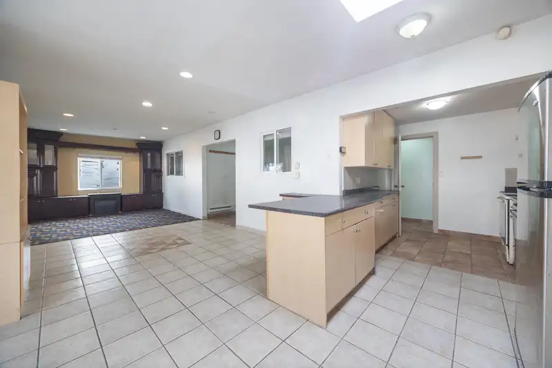 12710 113B AVENUE - photo 1 of 39