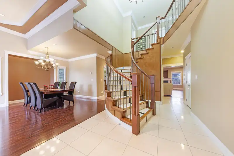 12646 60A AVENUE - photo 3 of 31
