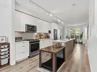 6 9688 162A STREET - thumbnail 8