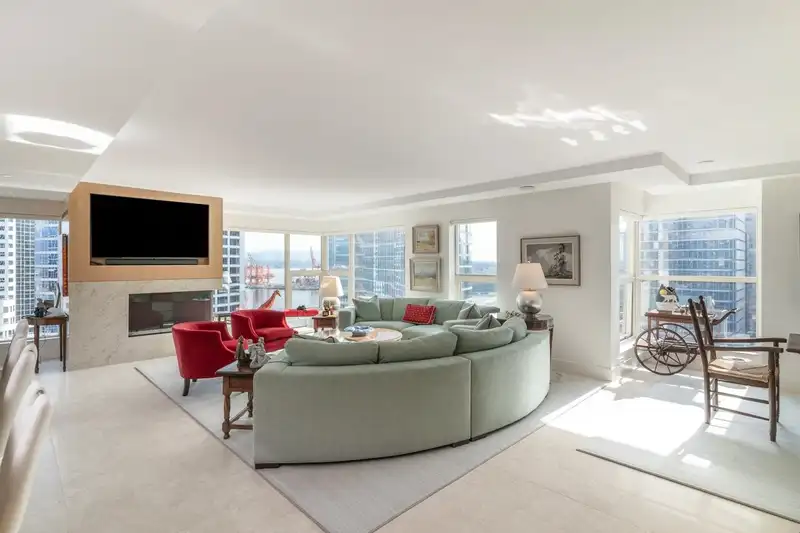 1402 837 W HASTINGS STREET - photo 1 of 40