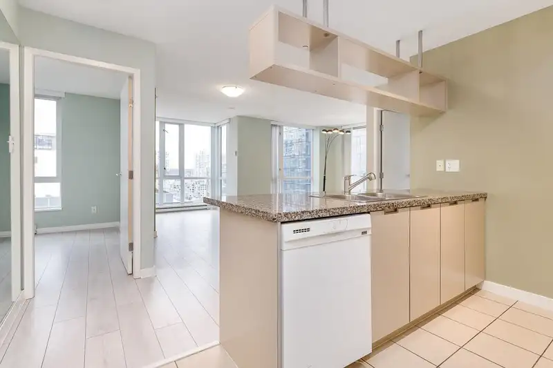 1708 1082 SEYMOUR STREET - photo 3 of 27