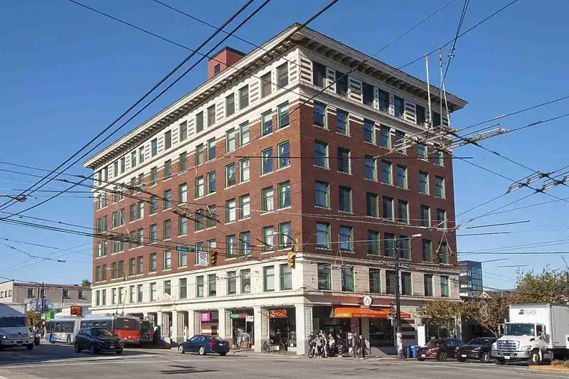 603 175 E BROADWAY - photo 1 of 30