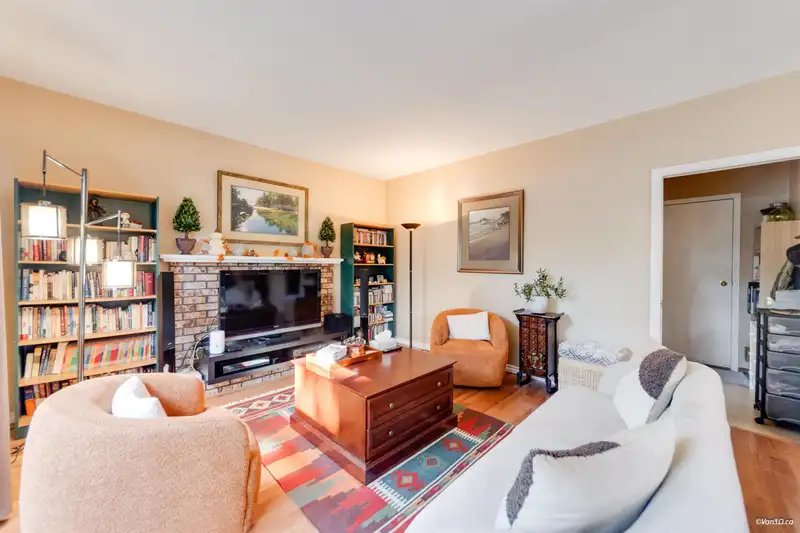 15486 94 AVENUE - photo 2 of 31