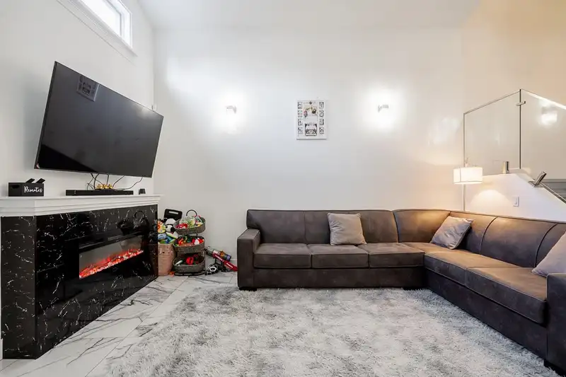 13941 80A AVENUE - photo 2 of 32