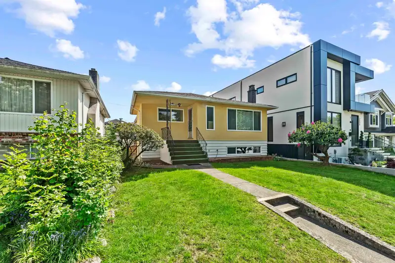 2666 WAVERLEY AVENUE - photo 1 of 35