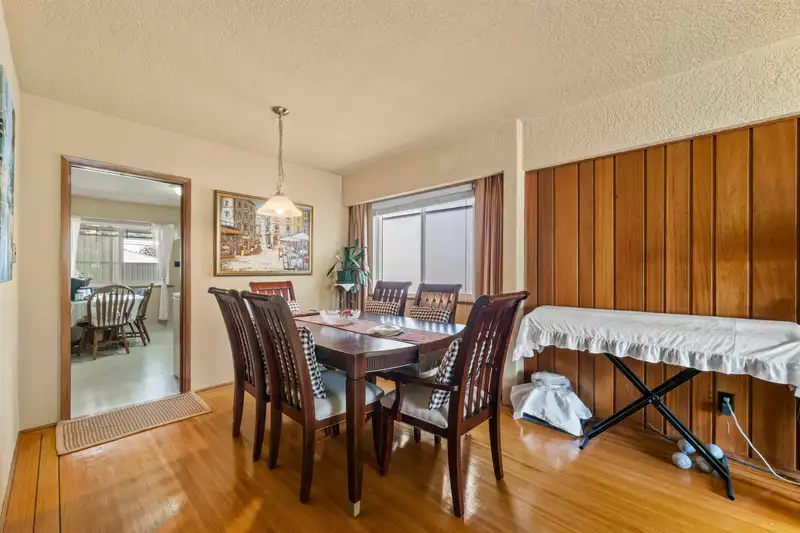 2666 WAVERLEY AVENUE - photo 3 of 35