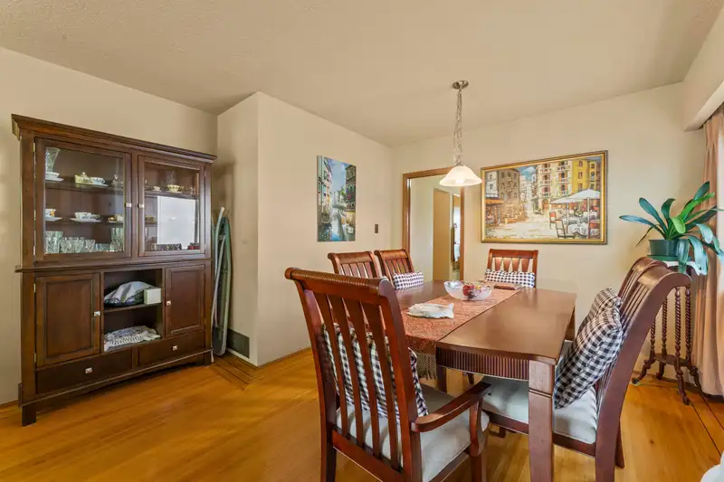2666 WAVERLEY AVENUE - photo 4 of 35