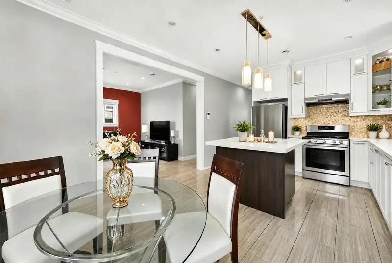 3034 KINGS AVENUE - photo 4 of 12