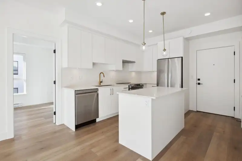 403 20282 72B AVENUE - photo 3 of 17
