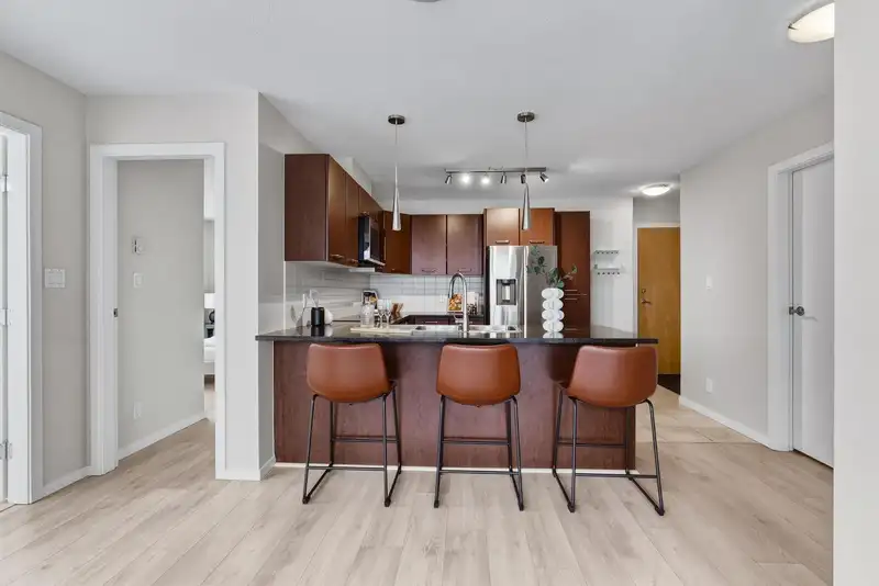 906 1155 SEYMOUR STREET - photo 2 of 32