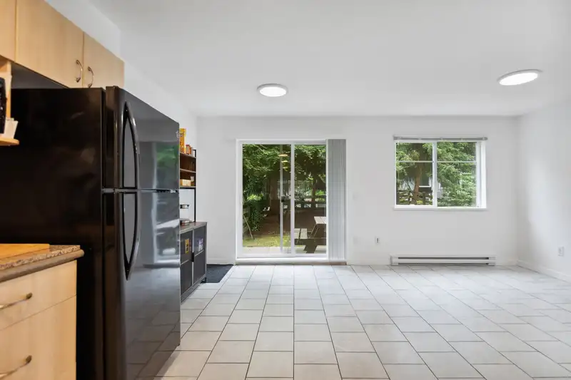 26 15871 85 AVENUE - photo 3 of 35