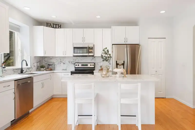 513 FOREST PARKWAY - photo 2 of 30