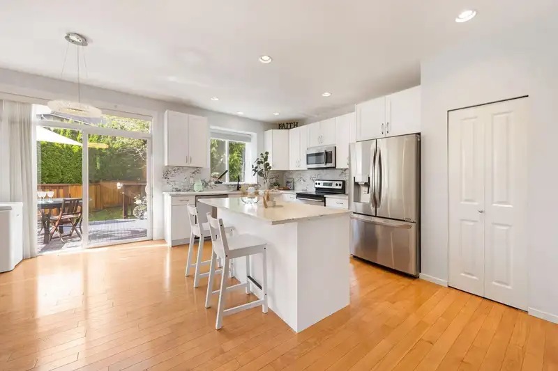 513 FOREST PARKWAY - photo 3 of 30