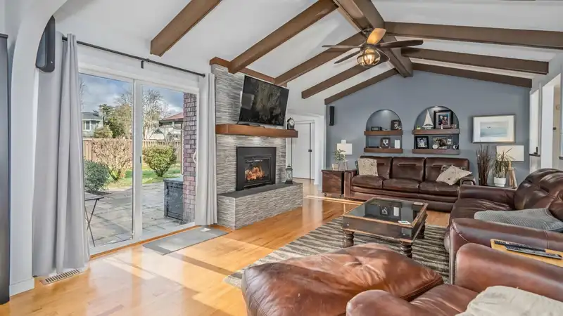 34629 ASCOTT AVENUE - photo 2 of 40