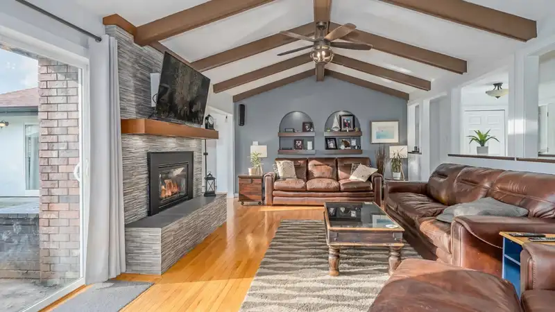 34629 ASCOTT AVENUE - photo 3 of 40