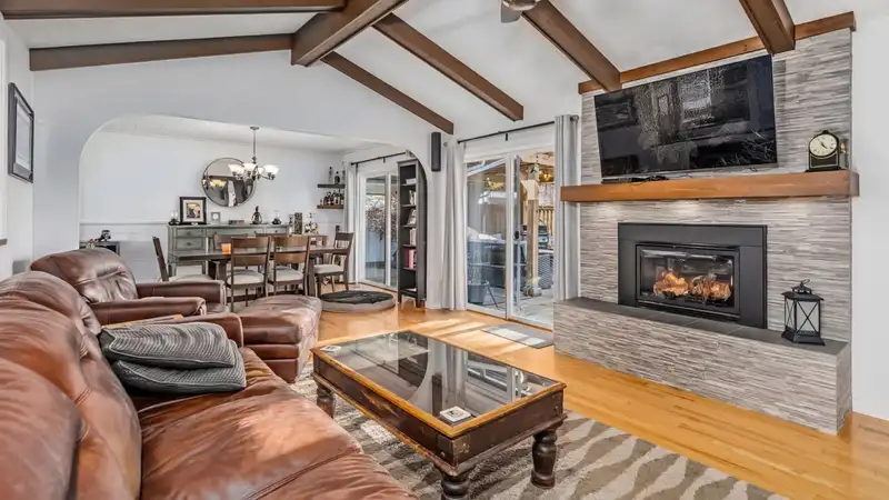34629 ASCOTT AVENUE - photo 4 of 40