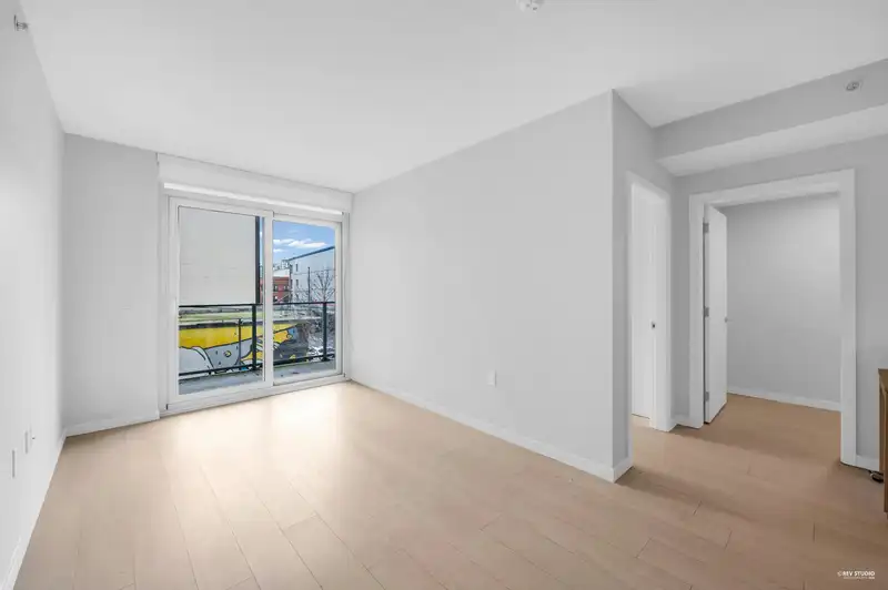 317 180 E 2ND AVENUE - photo 2 of 39