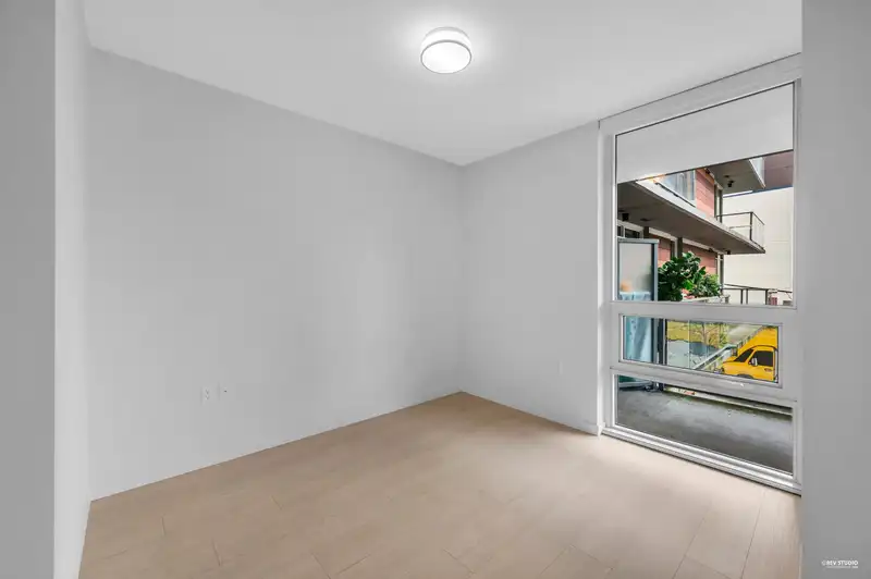 317 180 E 2ND AVENUE - photo 4 of 39