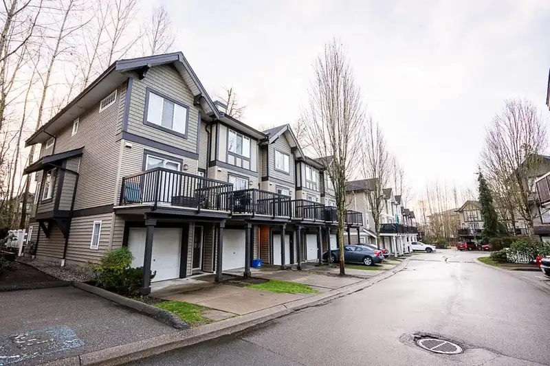 66 20176 68 AVENUE - photo 1 of 28