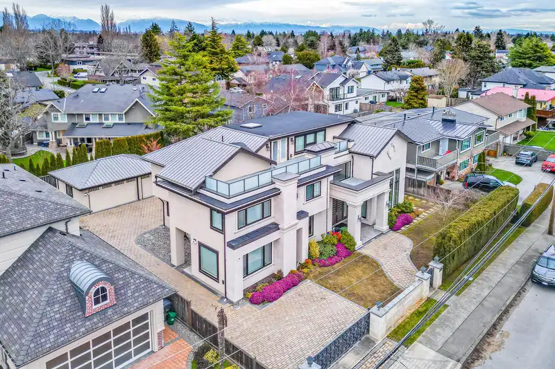 3071 STEVESTON HIGHWAY - photo 2 of 39