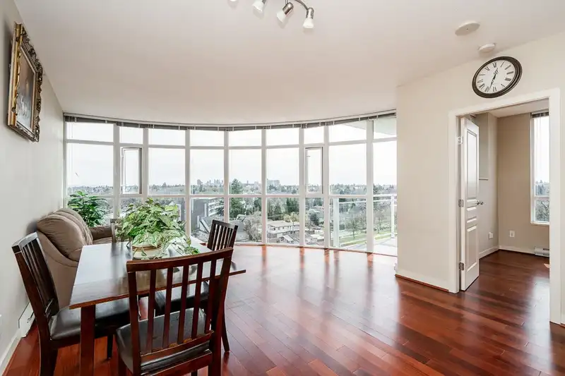 952 1483 E KING EDWARD AVENUE - photo 3 of 40