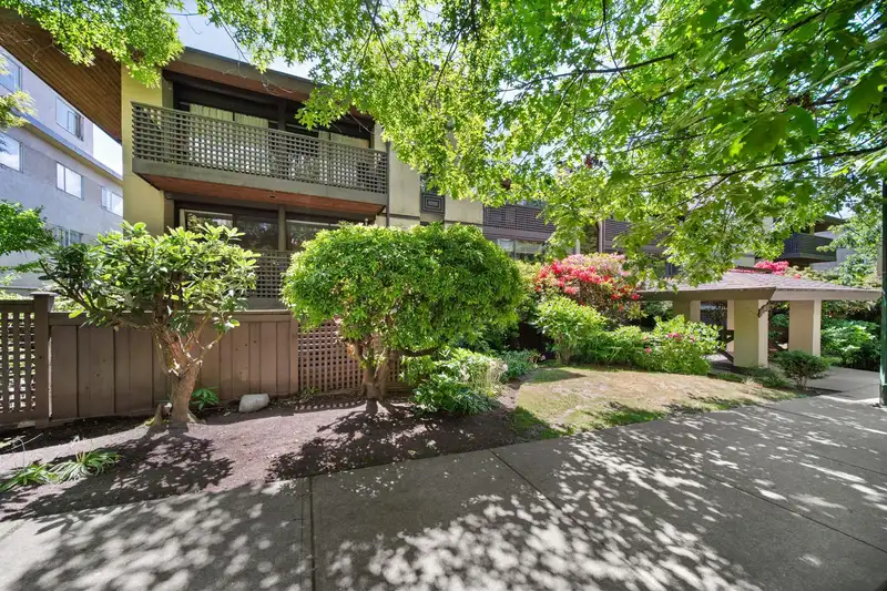 304 141 W 13TH STREET - photo 1 of 21