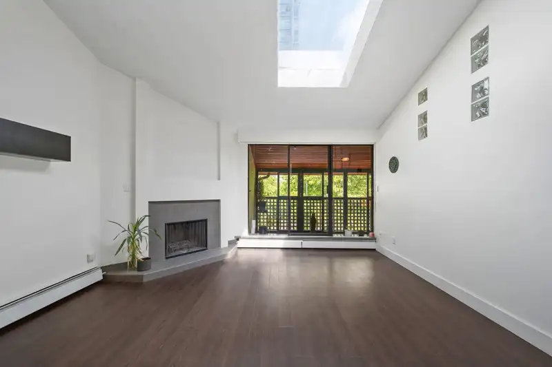 304 141 W 13TH STREET - photo 3 of 21