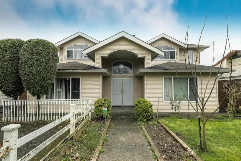 14076 72 AVENUE - photo 1 of 40