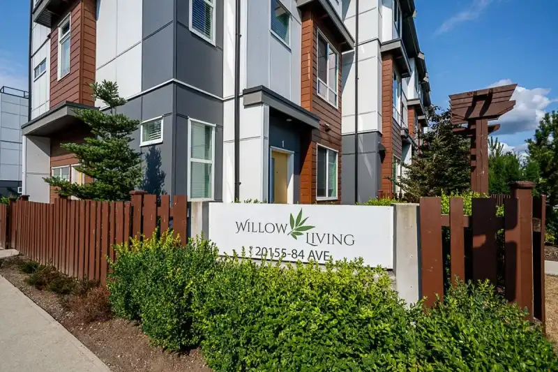 16 20155 84 AVENUE - photo 1 of 40