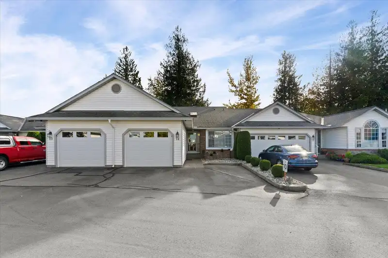 34 33922 KING ROAD - photo 1 of 39