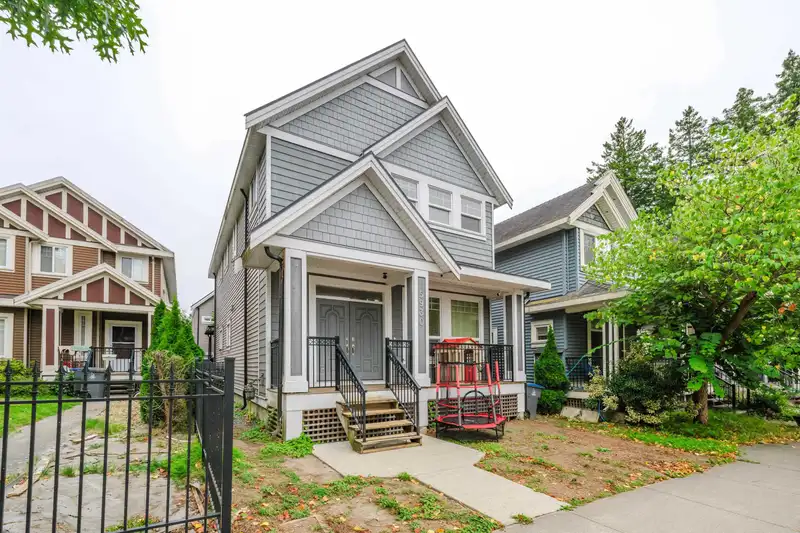5930 128 STREET - photo 2 of 39