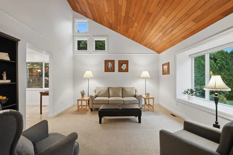 6498 131A STREET - photo 3 of 40