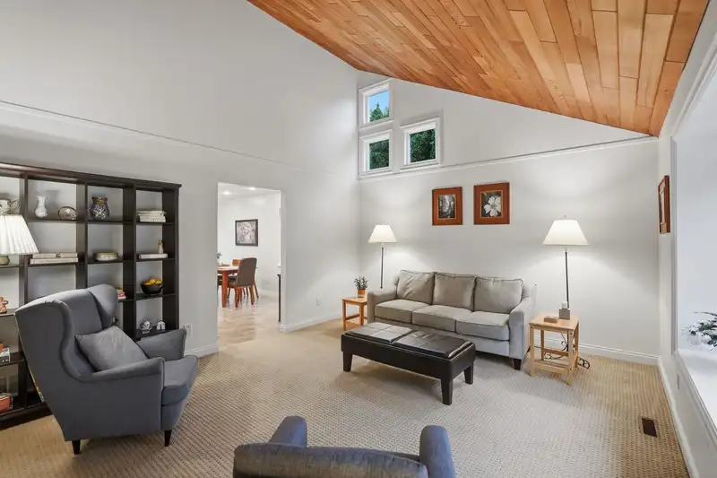 6498 131A STREET - photo 4 of 40