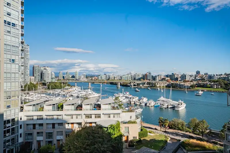 PH1003 1288 MARINASIDE CRESCENT - photo 2 of 28