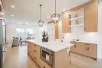 16677 16 AVENUE - thumbnail 4