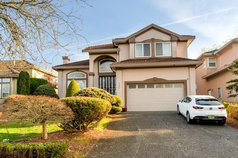 16988 103A AVENUE - photo 1 of 36