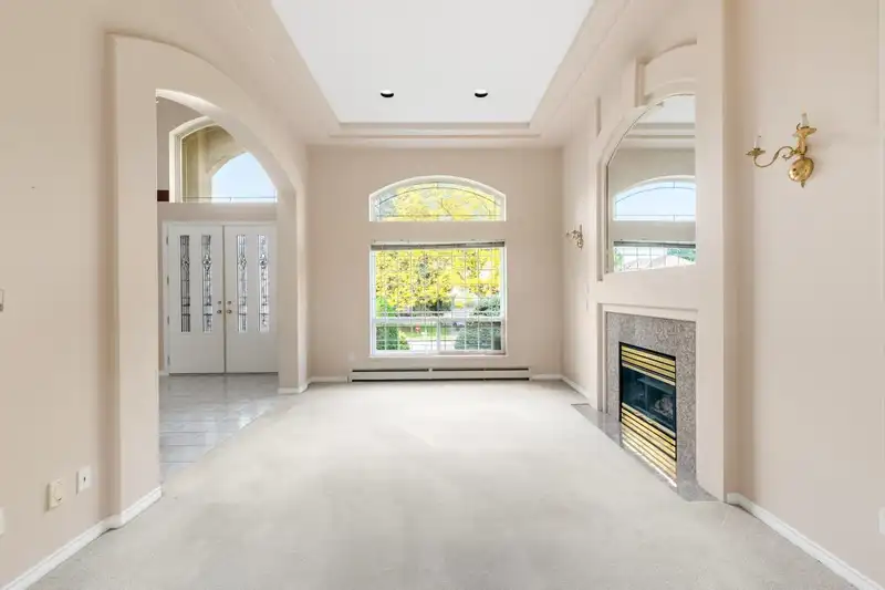16988 103A AVENUE - photo 4 of 36