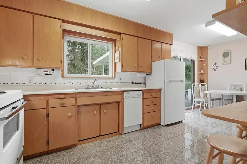 11626 248 STREET - photo 4 of 40