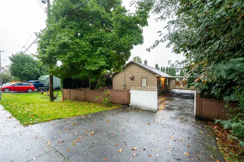 27284 30 AVENUE - photo 1 of 39