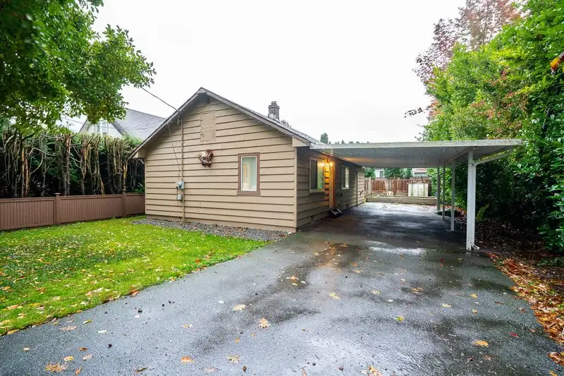 27284 30 AVENUE - photo 2 of 39