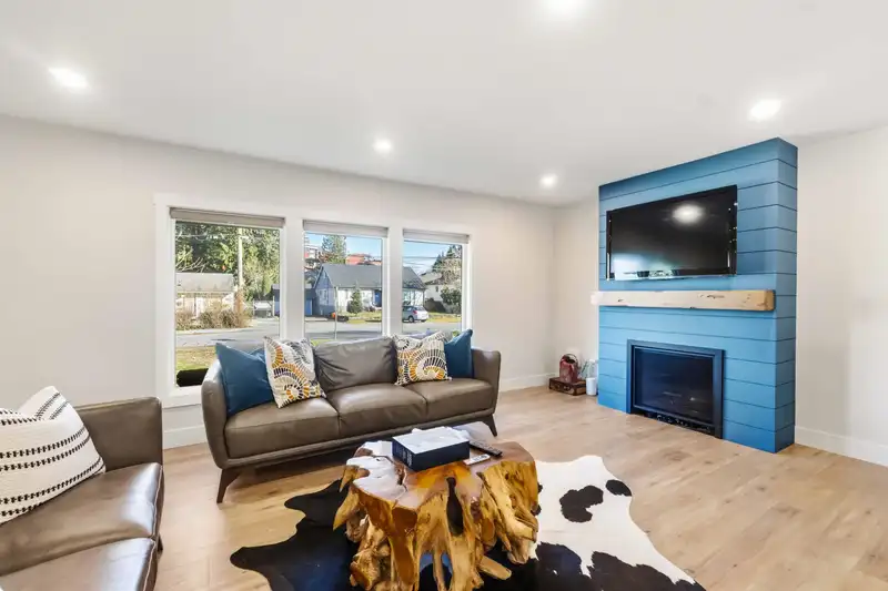 11953 221 STREET - photo 4 of 40