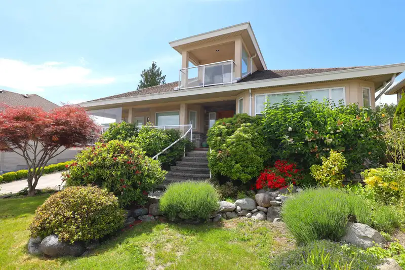561 SPYGLASS PLACE - photo 3 of 32