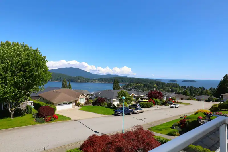 561 SPYGLASS PLACE - photo 4 of 32